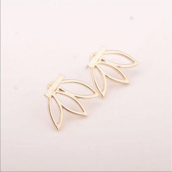 Gold plated alloy t bar with flower back earring - Picture 2 of 5
